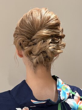 アンベリールフルー(EMBELLIR fleur) ボブでもアップヘアで涼しげに♪