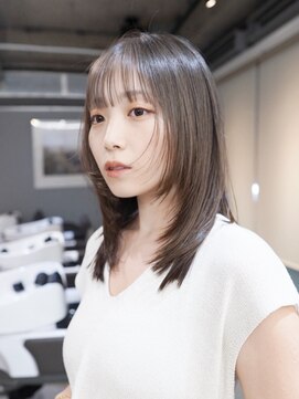 オルセン(OLSEN) ハイレイヤー/ミディアム/ハッシュカット/20代/顔周り/ベージュ