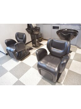 蓄積された疲労を頭皮からリセット！熟練の手技が叶える至福のヘッドスパで、心身ともに深呼吸を。