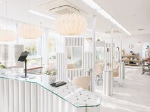 ユイマァル 岡山(YUIMARL)の雰囲気（店内は木漏れ日が入る爽やかなリラックス空間/大人ハイライト）