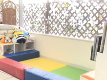 ビューティーサロンフレンド 泡瀬店の雰囲気（サロン内にキッズスペースがあるので、お子様連れでもＯＫ♪）