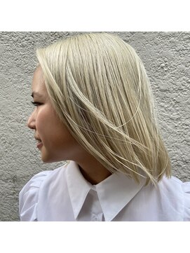 クク(QUQU) ホワイトブロンドボブ