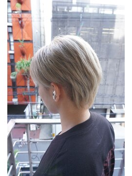 シィーム(cime) メンズのミルクティーベージュカラー