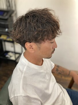 アークス(Ark'ss) ツーブロマッシュ×波巻きパーマ