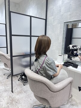 イーズ バイ インス(Yeeee.s by INCE) 白髪ぼかし/脱白髪染め/脱白髪染めハイライト/透明感