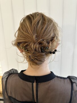 マスカリ(muscali) Ryoヘアセットアレンジシニオンまとめ髪パーティーヘア