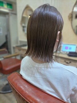 ステアー(stair) 切りっぱなし/耳かけ/髪質改善/アッシュベージュ/【大宮】