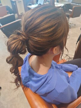 ビスポーク(BESPOKE) 大人気20代30代◎ナチュラルベージュカラー玉ねぎヘアアレンジ