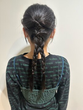 ディーヘアーデザイン(d.HAIR DESIGN) 【AORI】2本の三つ編みアレンジ