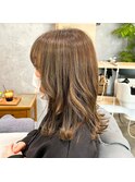 オリーブベージュの透明感!白髪隠しのハイライトカラー