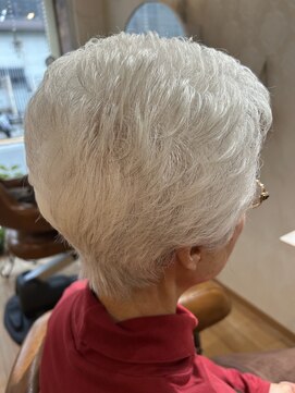 リベルテ(Libert’e) 白髪を活かしたボリュームヘアー