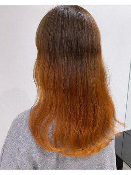 アウラ 戸出店(AULA) グレーカラーのグラデーション