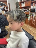 センターパート、金メッシュ