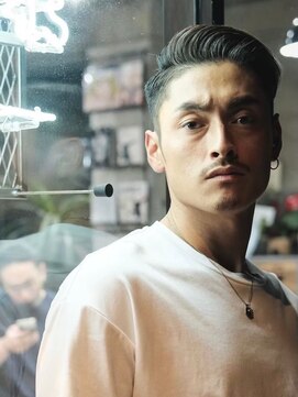 ダグラス トゥーバック 大垣(Douglas TWO BACKS) 【バーバースタイル】7:3分けスキンフェードカット