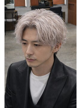 ジェットブラックキューサンロク(JET BLACK 936) 【ホワイトミルクティベージュ/センターパートカスタム】