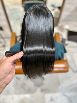 キール(Kir) [Kir]癖毛でお困りの方に最高の艶を[縮毛矯正/髪質改善/浦添]