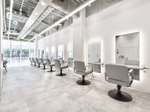 ダブルトーキョー シブヤ(W-TOKYO SHIBUYA)の雰囲気（シンプルハイセンスな店内渋谷/ネオウルフ/ウルフ/ウルフカット）