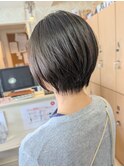 襟足スッキリ見える丸みショート×オリーブ系カラー