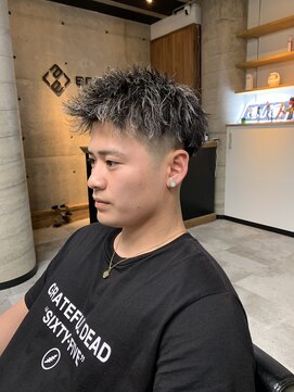 イーラ(era) ホワイトメッシュツイストパーマジェットモヒカン短髪