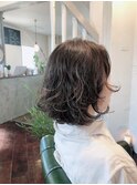 カーリーミディアム×細めハイライト
