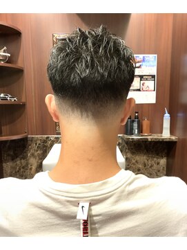 プラウド(PROUD) アップバング　田町　理容室　顔剃り　床屋　スキンフェード