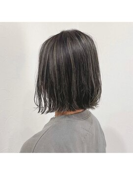 モク(moku.) 細かめハイライト切りっぱなしボブ