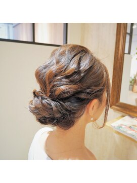 シエル(hair terrace Ciel) なみねじアップスタイル♪