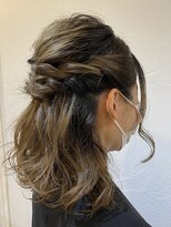 タエビスアリッサム(Taebis Alyssum) ハーフアップふわふわヘアアレンジスタイル