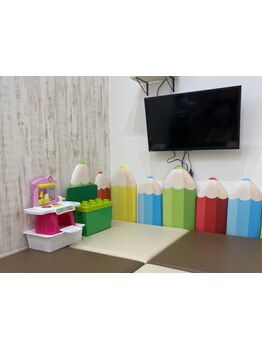 キッズスペースあり！ゆったりくつろげる空間で、お子様連れのパパ・ママも、お気軽にご来店いただけます。