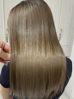 ネイロ 日本橋(NeiRo)&nbsp;小顔ショートボブハイライトカラー大人ショートカット白髪ぼかし