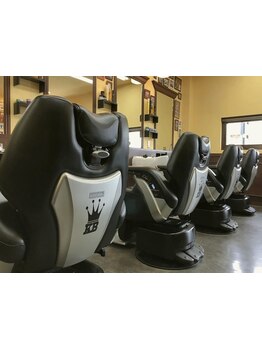 【平日22時迄営業】＜カット￥3,000～＞大人の男性の為のスピードカット◇30分で素早く、満足を実現！