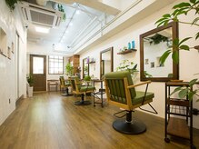 都会の中にある隠れ家ヘアサロンです