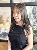 イリ(iri) 透明感のあるオリーブグレージュ