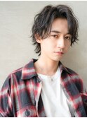 メンズ波巻きセンターパートハイライトツーブロックマッシュ