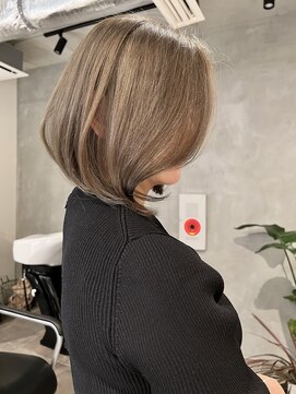 ブルックス ハイライト 切りっぱなしボブ ピンクブラウン 髪質改善 丸型