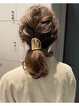 ディーエックス スリー(Dxxxx III) まとめ髪　ヘアセット