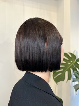 ピークスヘア(peaks hair) 切りっぱなしボブ 厚め重め ダークブラウン 顔まわりカット 堀江