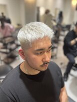 ボンドストーリーホワイト(BondStory White)&nbsp;メンズスキンフェード×ホワイトカラー