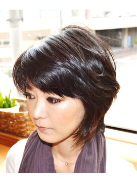 美容室リプル シャープな大人のカーリングショート♪