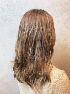 ヘアサロンM 新宿 ヌケ感ハイライト