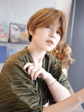 エムスラッシュ アヴェダ 自由が丘(M.SLASH AVEDA) センターパート/カーキベージュ/大人ショート/似合せカット!