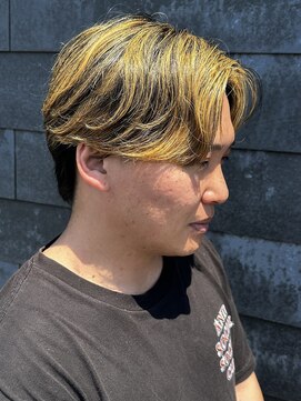 ヒュイル バイ ニアウ(Hwyl by Niau) メンズマッシュパーマニュアンスパーマスパイラルパーマ刈り上げ