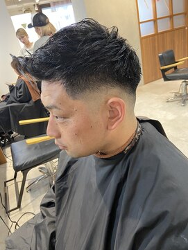 エイトデイズ 三宮駅前店(EIGHT days) 外人風フェードカット