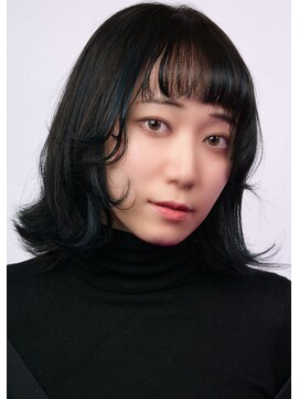 アンアタッシュ(UNE ATTACHE) 透明感×深みブルージュ、光が当たるたび魅せる艶ショート