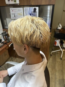 スウィープヘア(Sweep Hair) 1回のブリーチで