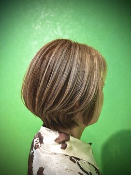 ナイン(nine) ミディアムショート
