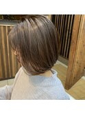大人可愛いラベンダーベージュ 小顔前下がりストレートボブ