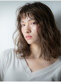 ベージュ系カラーx無造作パーマの小顔ロブz戸頭20代30代40代