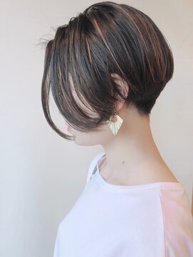 モリオフロムロンドン 原宿本店(morio from London) 【モリオ原宿】前下がりショート　襟足刈り上げ　外国人風カラー