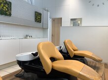 フルフラットな夢シャンプー台で快適な癒しの時間を♪